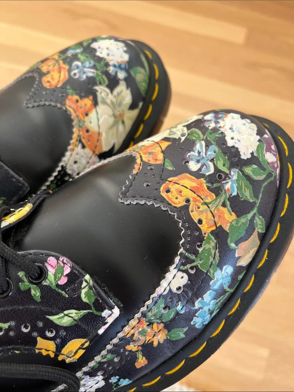 Dr. Martens Darcy Black Leather Oxford Shoes with Multicolor Floral Print size 8